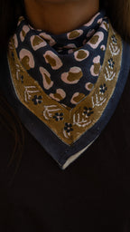 Petit foulard LÉOPARD bleu marine