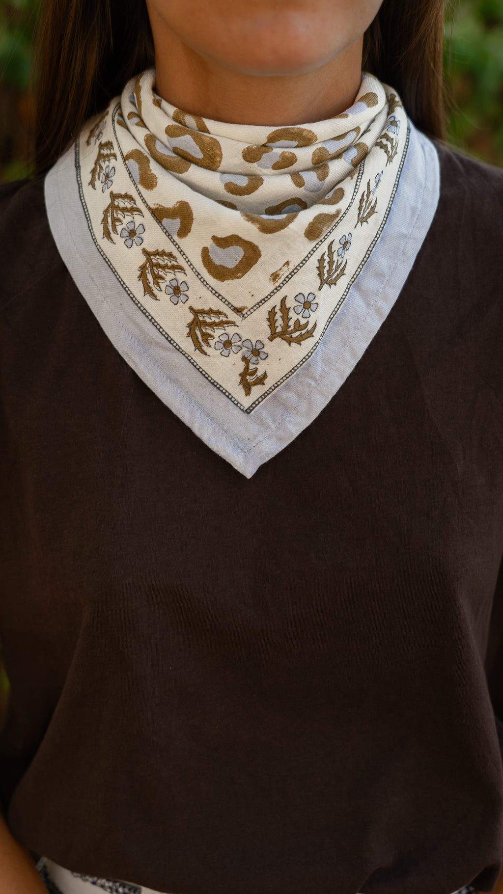 Petit foulard LÉOPARD écru & bleu ciel