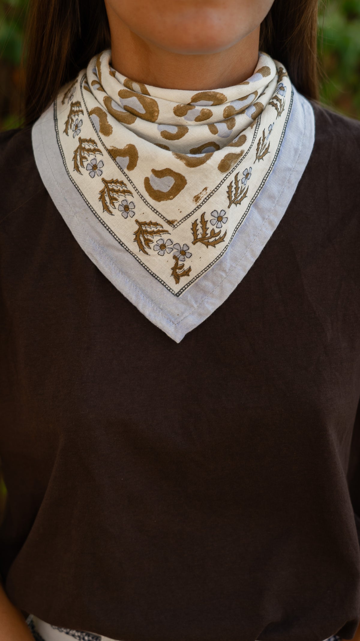 Petit foulard LÉOPARD écru & bleu ciel