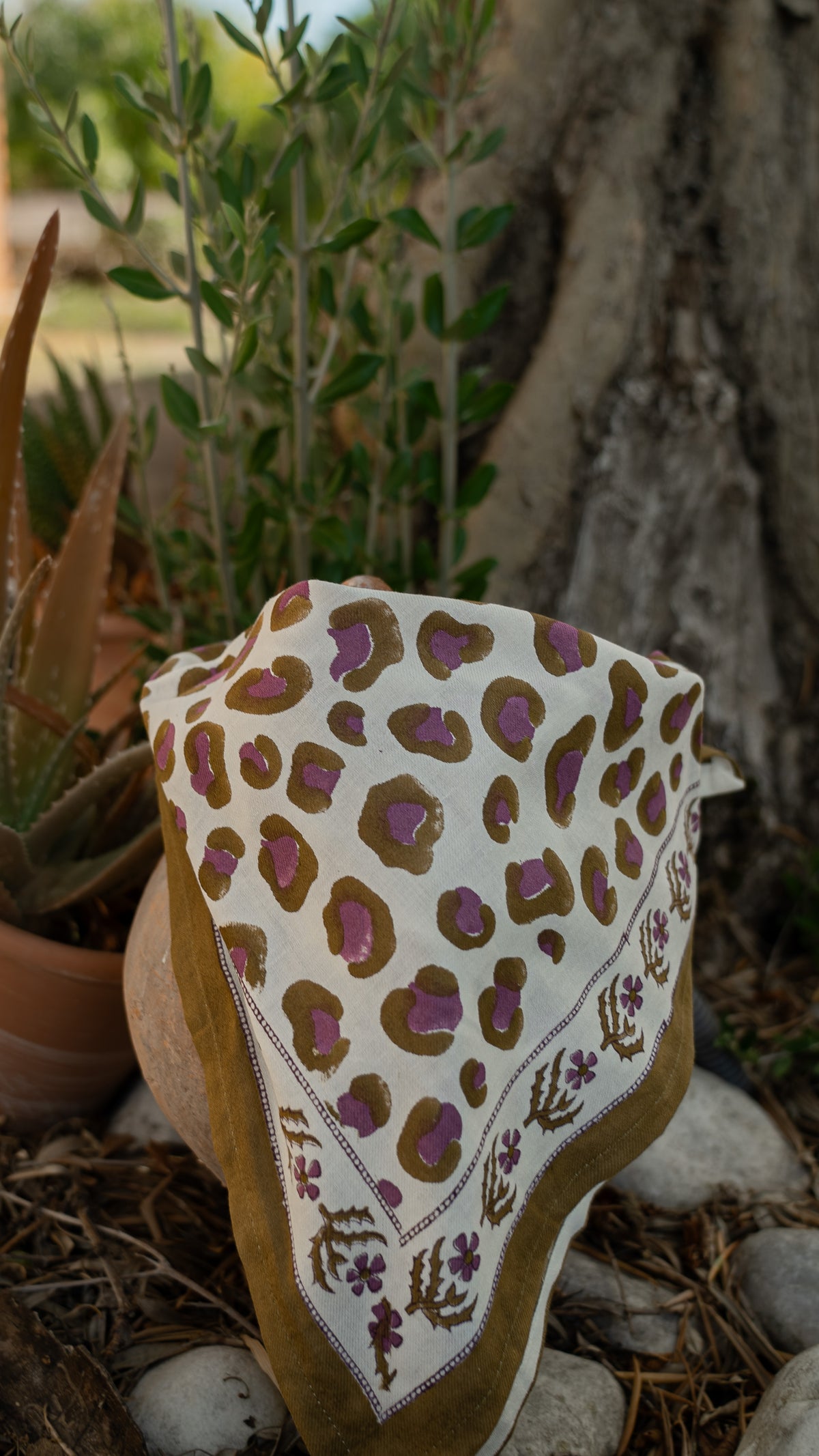 Petit foulard LÉOPARD écru et kaki