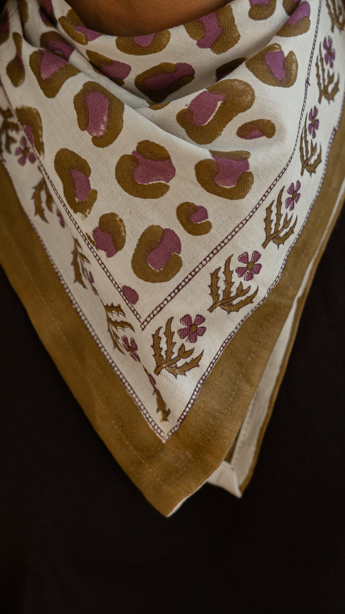 Petit foulard LÉOPARD écru et kaki